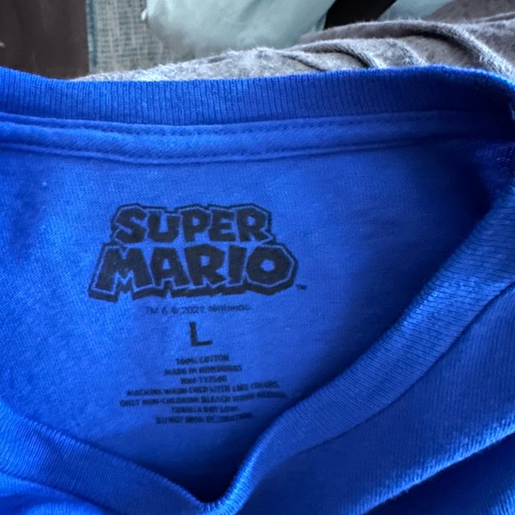 Men’s Super Mario Tshirt - Picture 3 of 3